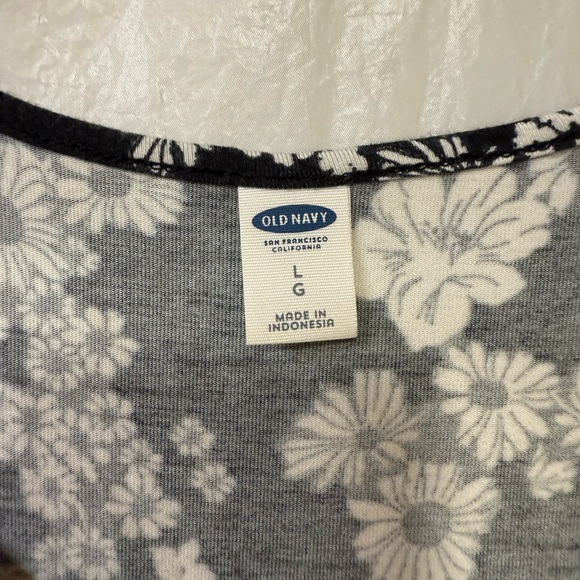 Old Navy Black and White Floral dress. Size large - Picture 2 of 4